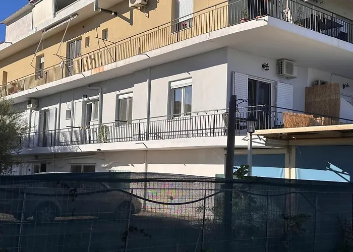 Agioi Theodoroi Beachview Chic Modern Apt