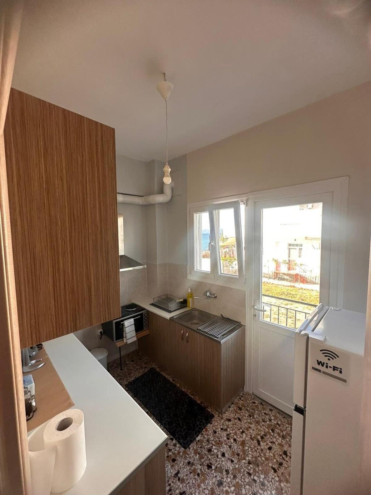 Beachview Chic Modern Apartment Agioi Theodoroi